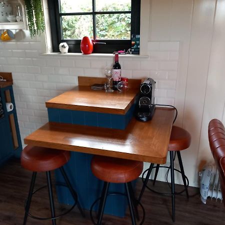 Delightful Shepherds Hut 韦斯特波特 外观 照片