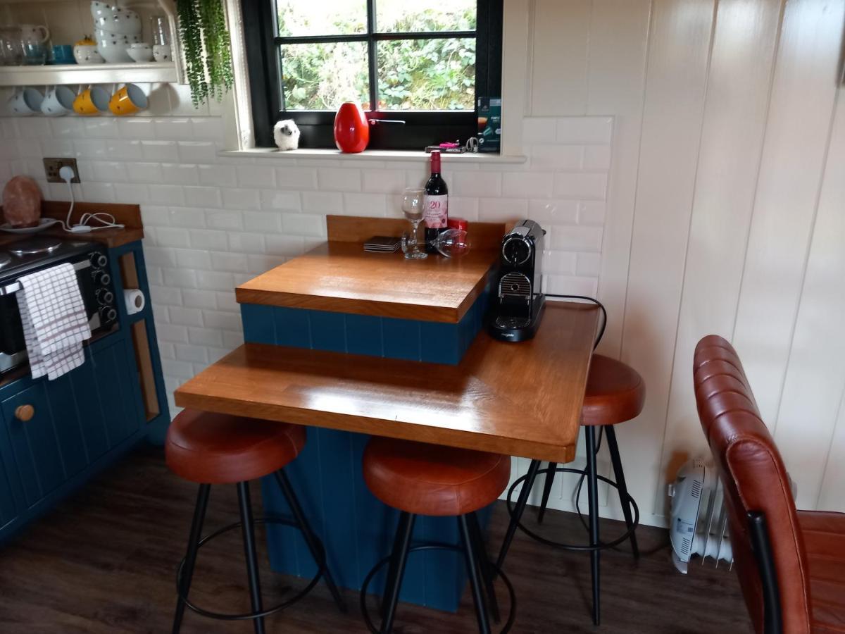 Delightful Shepherds Hut 韦斯特波特 外观 照片